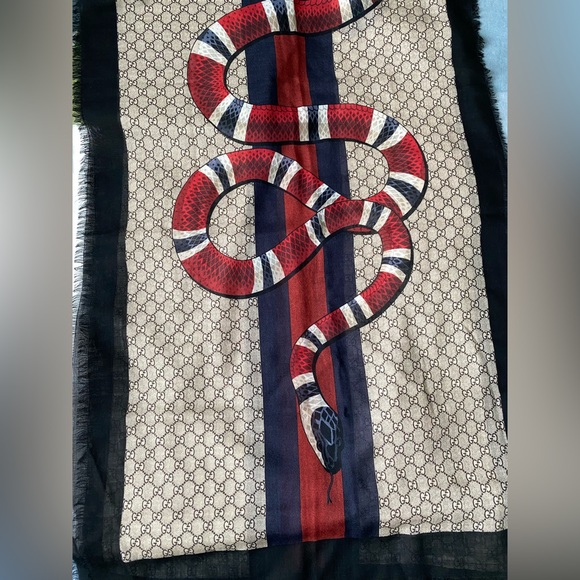 Authentic Gucci web and kingsnake print wool scarf - Picture 2 of 8